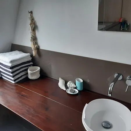 Benb Humblebee Met Jaccuzi 4*