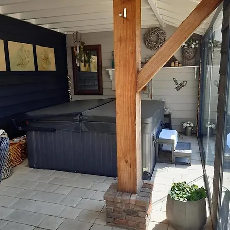 Benb Humblebee Met Jaccuzi 4* Alkmaar